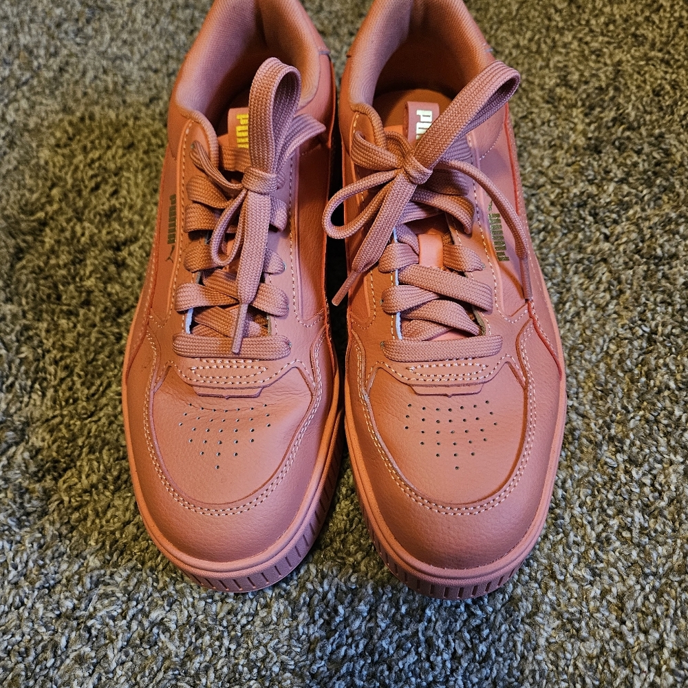 Puma‎ PINK Sneakers with Gold Accents - Picture 4 of 6